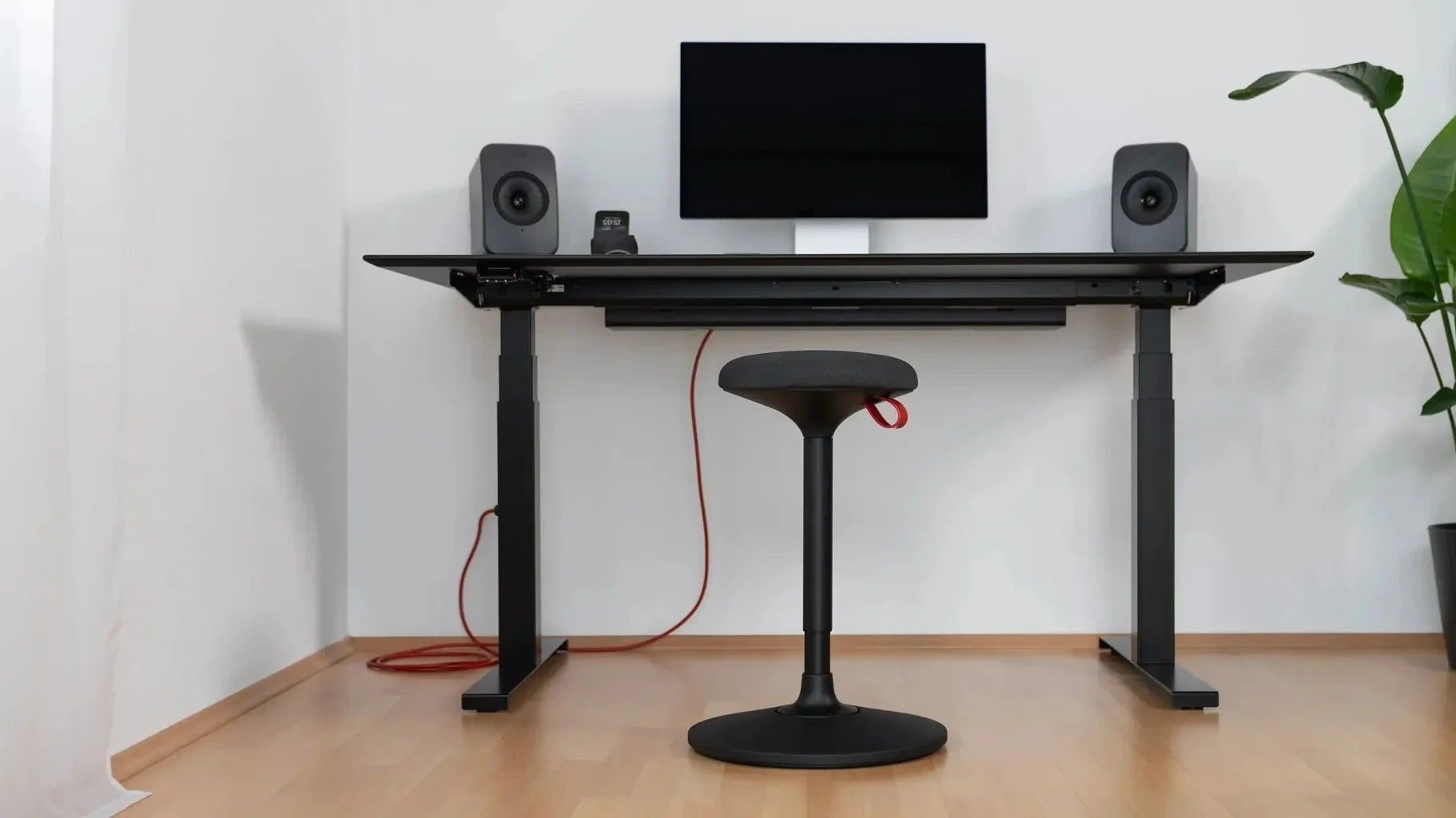 Rechtliches zur Arbeitsplatzeinrichtung - Eliot Onlineshop