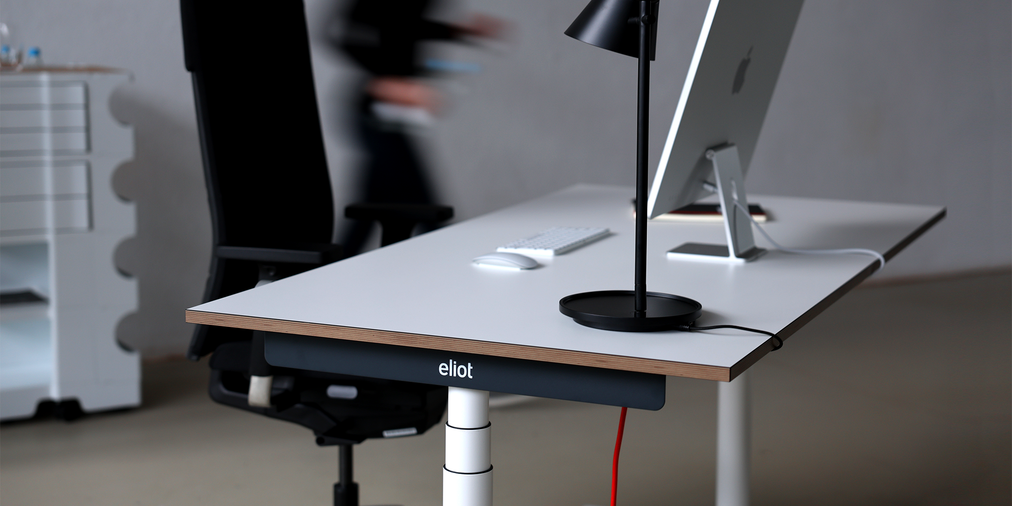 Eliot - Dein elektrisch höhenverstellbarer Schreibtisch mit smarten Features