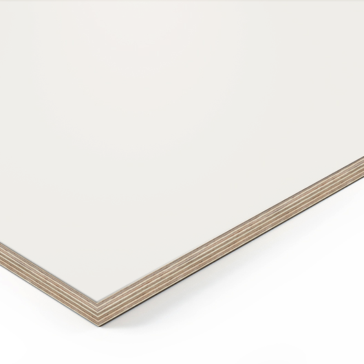Ecke und Kante einer weißen Tischplatte auf weißem Grund