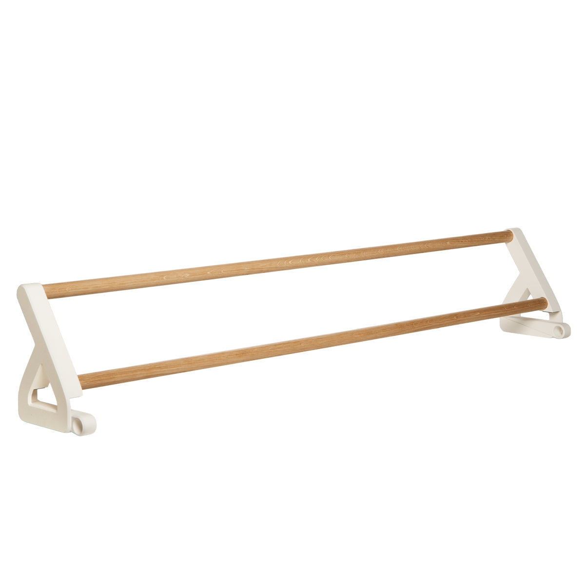 Ein beige-holzfarbenes Wandregal mit zwei horizontalen Stangen, ideal zum Aufhängen von Handtüchern, Schals oder Bändern. Abgewinkelte Stützen an den Seiten sorgen für Stabilität und vereinen Funktionalität mit Stil – eine ausgezeichnete Wahl für alle, die minimalistisches Design schätzen, das an den „Tiny Top Schreibtischaufsatz White“ von Smartfurniture GmbH erinnert, oder die eine moderne Ergänzung für ihren Arbeitsplatz suchen.
