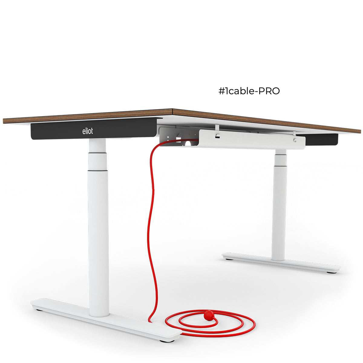 Höhenverstellbarer Schreibtisch Eliot mit zugeklappter Kabelwanne und rotem Kabel freigestellt auf weißem Hintergrund